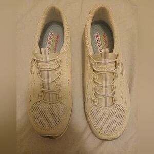 NEW! Skechers Womens Relaxed Fit: Bikers Lite- Relive Shoe 2 Size 7 White